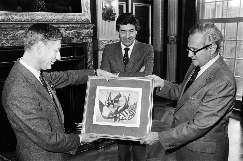 Ministers-presidenten, internationale betrekkingen, geschenken, kunstwerken, Ex , Bestanddeelnr 932-4406