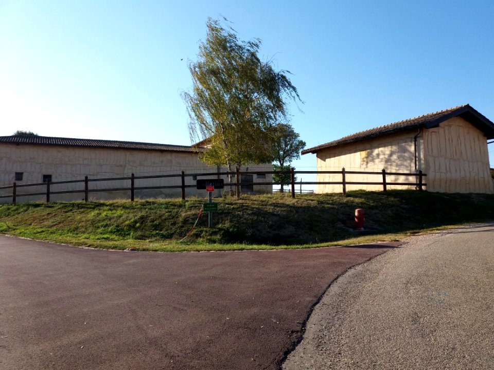 Mionnay - Entrée du haras de Polletins
