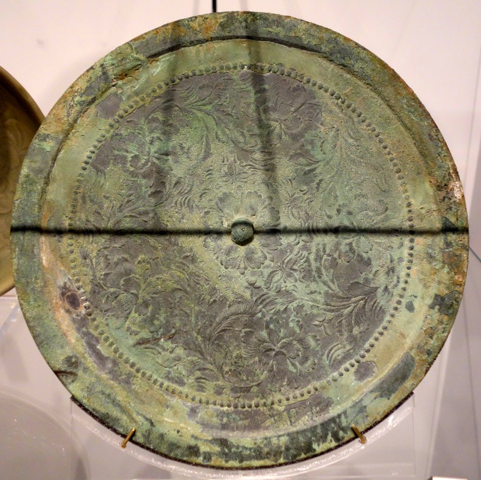 Mirror, China, Song dynasty, 960-1279, bronze - Royal Ontario Museum - DSC04220