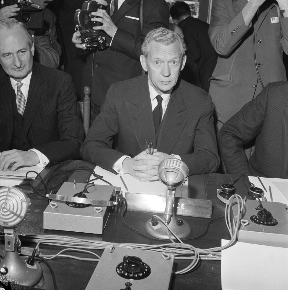 Ministersconferentie van de West Europese Unie in Den Haag begonnen Coure de Mu, Bestanddeelnr 915-6695