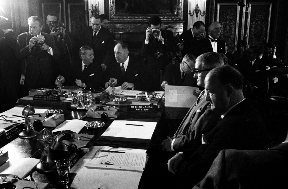Ministersconferentie van de West Europese Unie in Den Haag begonnen Overzicht c, Bestanddeelnr 915-6679
