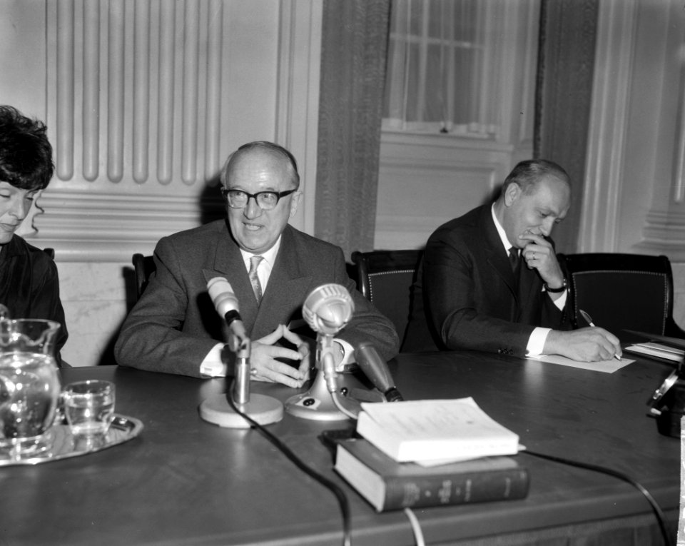Ministersconferentie van de West Europese Unie in Den Haag Persconferentie in v, Bestanddeelnr 915-6720