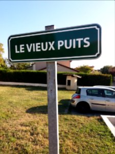 Mionnay - Le Vieux Puits avec son panneau