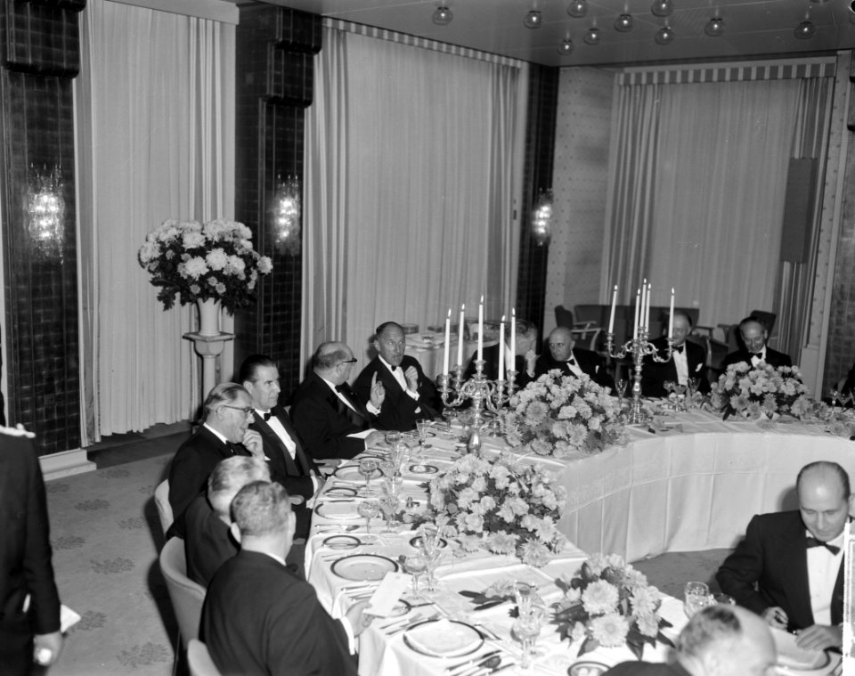 Ministersconferentie van de West Europese Unie in Den Haag De ministers aan het, Bestanddeelnr 915-6732