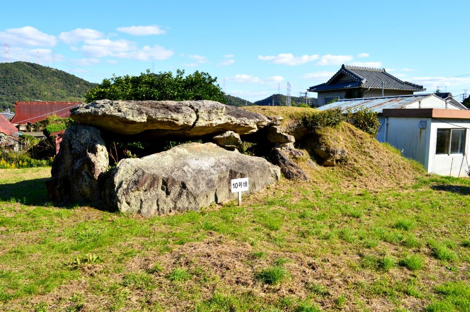 Mino Kofun Group-10, sekishitsu