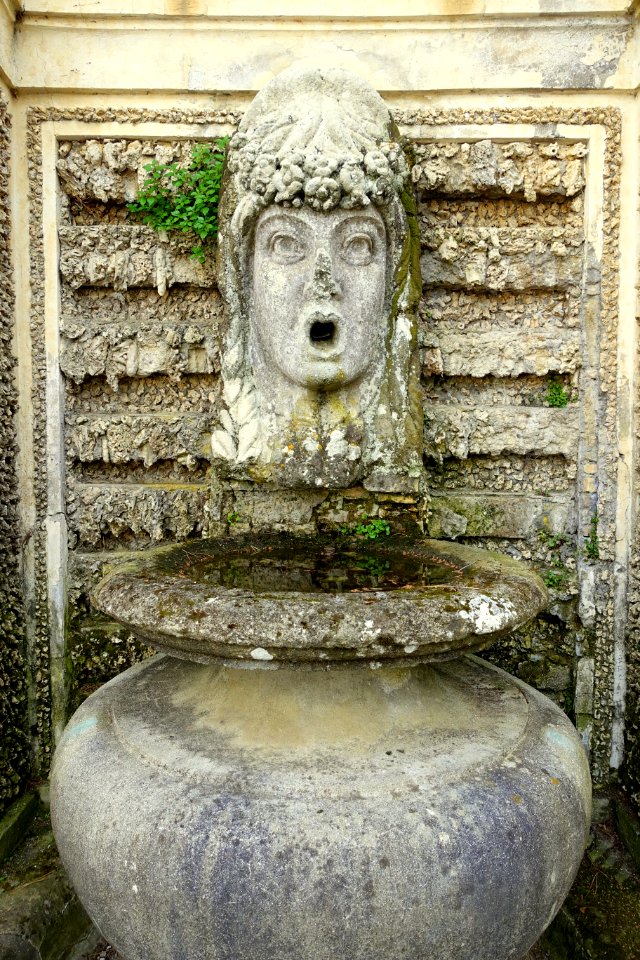 Minor fountain - Villa Farnese - Caprarola, Italy - DSC02288