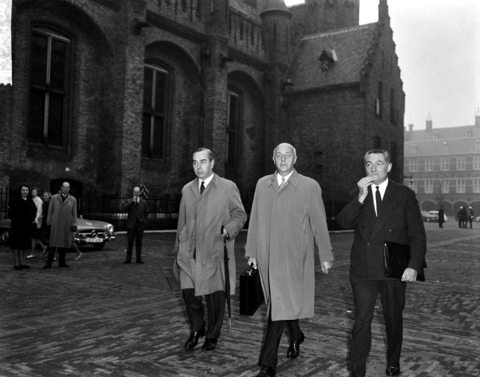 Ministersconferentie van de West Europese Unie in Den Haag. Aankomst ministers. , Bestanddeelnr 915-6706