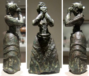 Minoan girl, c. 1600-1500 BCE, bronze, Crete, Cleveland Museum of Art