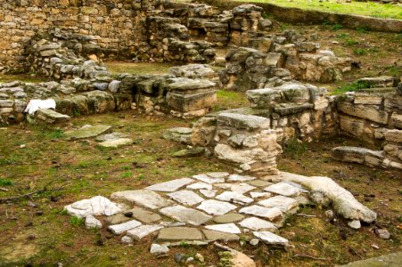 Minoan pavements and walls in Knossos, Crete
