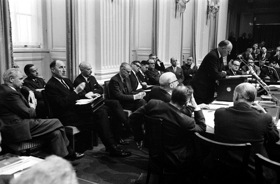 Ministers van het Kabinet-Cals tijdens rede van minister Vondeling van Financiën, Bestanddeelnr 918-3132
