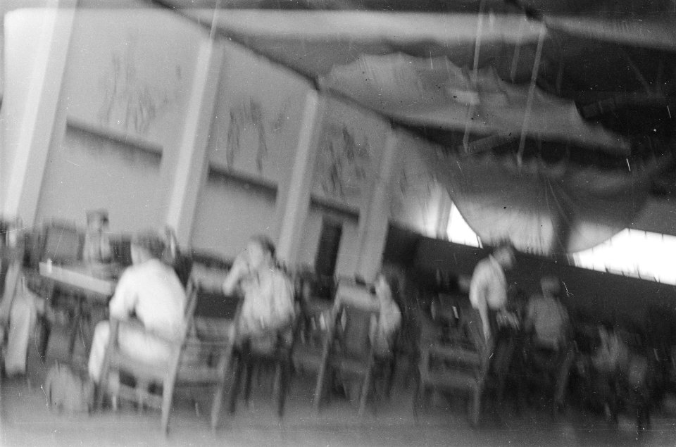 Mislukte foto (een kantine), Bestanddeelnr 83-5-2