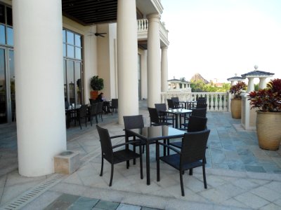Mission Hills Haikou - clubhouse patio - 02