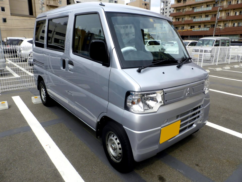Mitsubishi MINICAB VAN (U62V) front