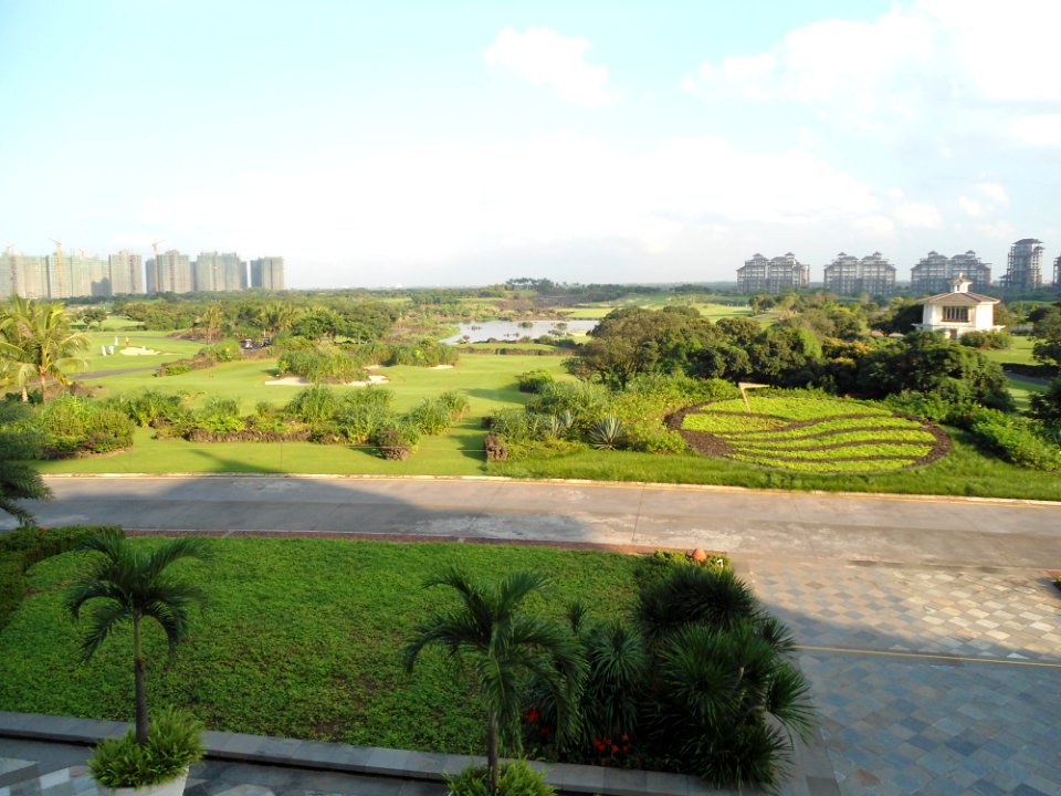 Mission Hills Haikou - course in front of clubhouse - 02