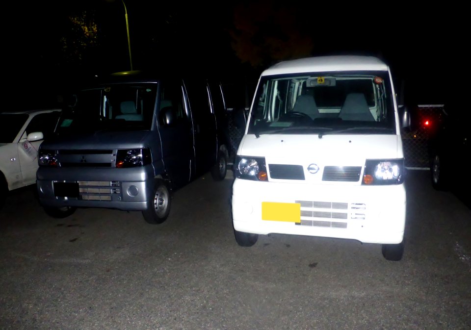 Mitsubishi MINICAB (U61V) & Nissan CLIPPER VAN (U71V) at night front