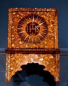 Missal stand, Japan, late 1500s to early 1600s AD, lacquered wood, mother-of-pearl, gold - Peabody Essex Museum - DSC07672