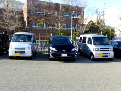 Mitsubishi MINICAB VAN (DS64V&U61V) & Toyota ESTIMA (GSR50W) front