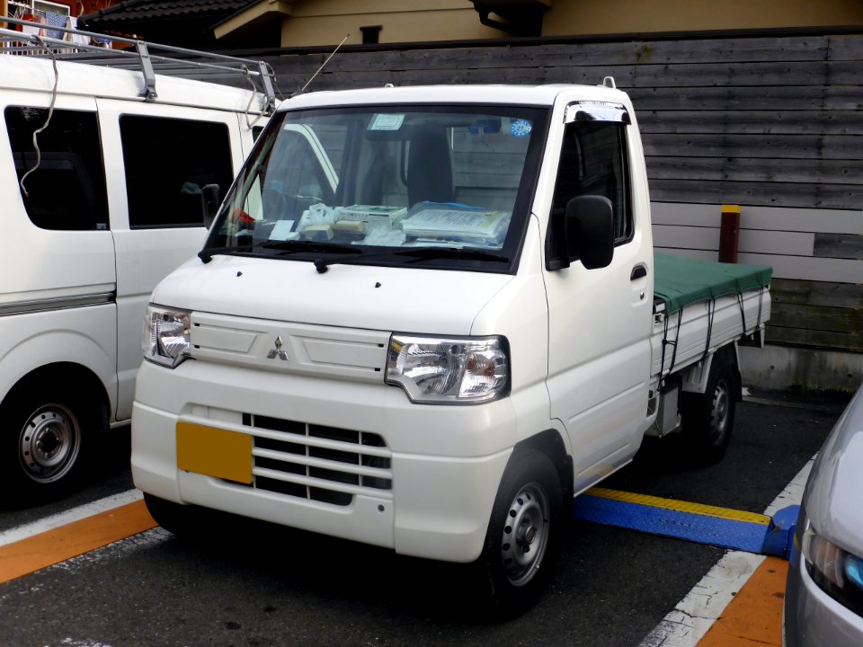 Mitsubishi MINICAB TRUCK (U62T) front