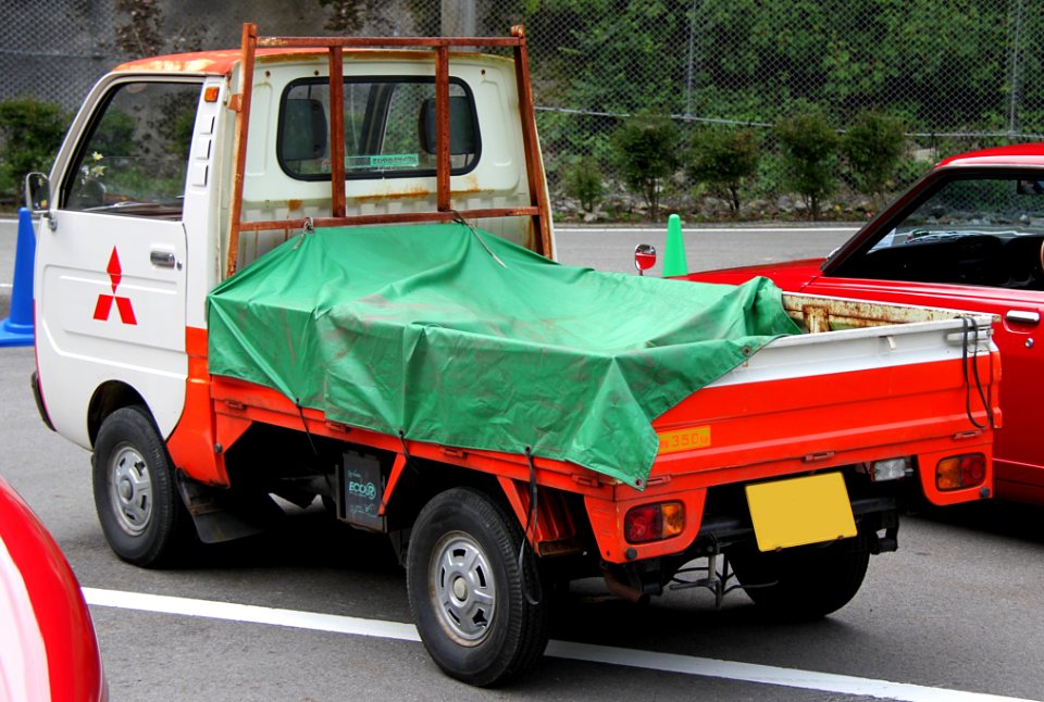 Mitsubishi Minicab 5 rear