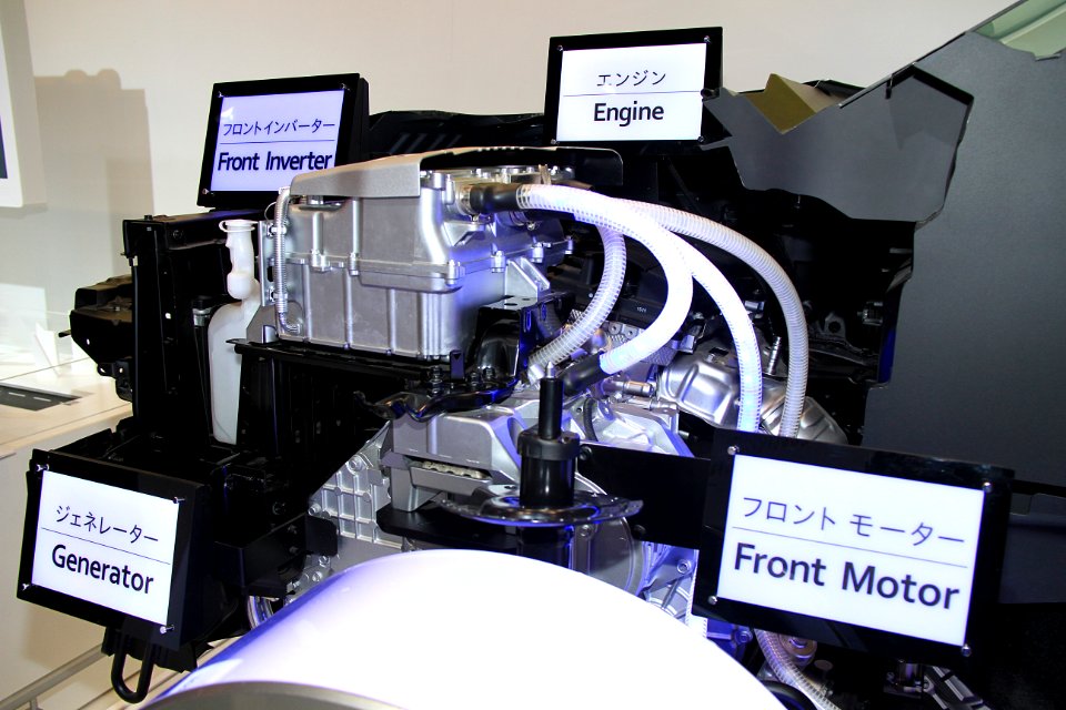 Mitsubishi Outlander PHEV cutaway front