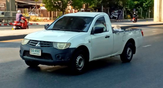 Mitsubishi Triton CNG Regular Bed Front