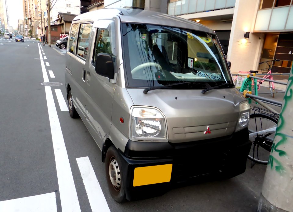 Mitsubishi MINICAB 660CD (U61V) front