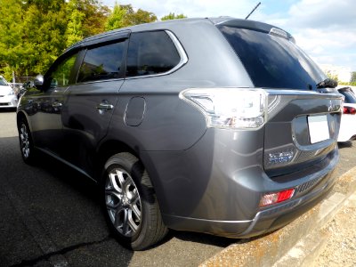 Mitsubishi OUTLANDER PLUG-IN HYBRID EV rear