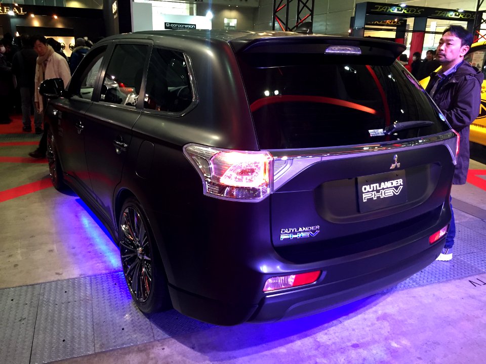 Mitsubishi Outlander PHEV Sports Style Edition Concept-B rear - Tokyo Auto Salon 2015