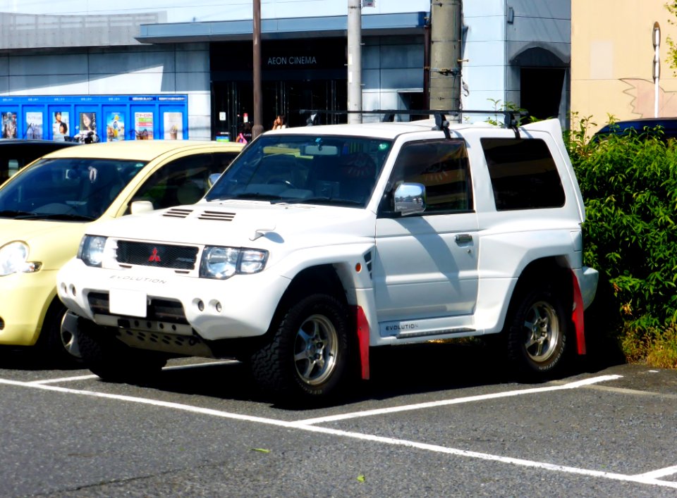 Mitsubishi PAJERO EVOLUTION (E-V55W) front
