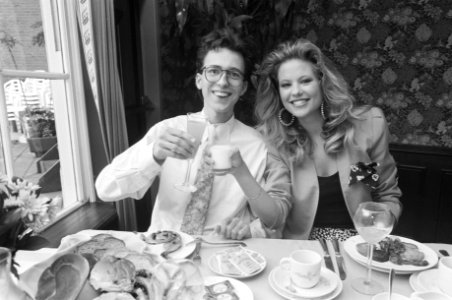 Miss Universe Angela Visser ontbijt met een man uit Weert, Bestanddeelnr 934-4938