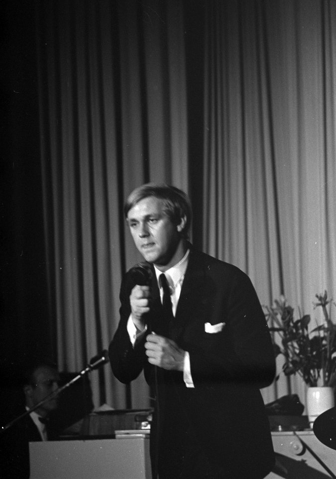 Miss Teenager 1966 verkiezing in het Minervapaviljoen te Amsterdam. Optreden van, Bestanddeelnr 919-0627