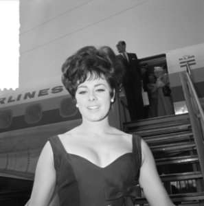 Miss World Ann Sidney bij aankomst op Schiphol in verband met de Engelse week, A, Bestanddeelnr 917-7667