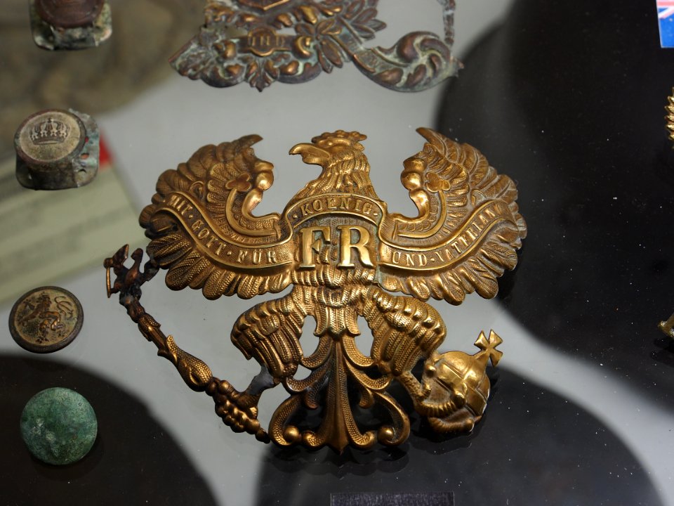 Mit Gott fur Koenig und Vaterland emblem, Musée Somme 1916, pic-086