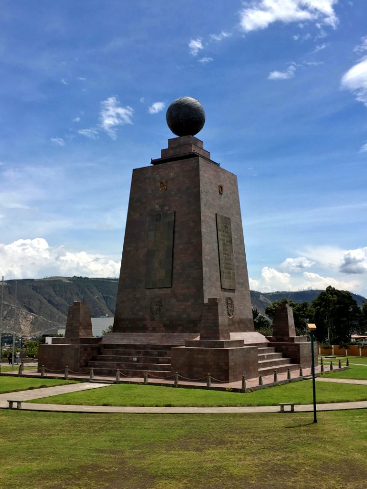 Mitad del Mundo 02