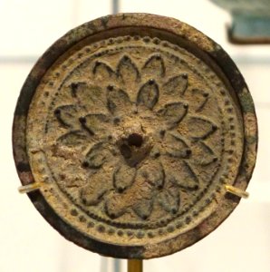 Mirror with lotus flower petals, China, Song dynasty, 960-1279, bronze - Royal Ontario Museum - DSC04216