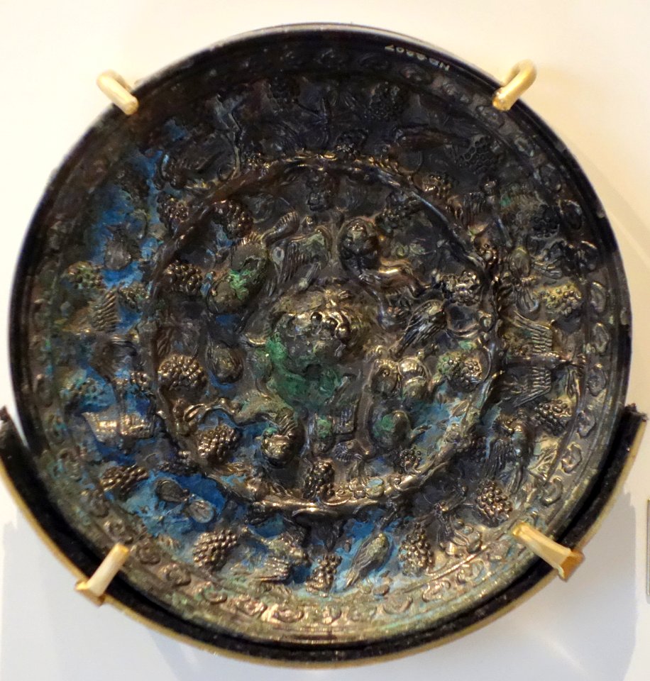 Mirror with lion and grape design, China, Tang dynasty, 618-907, bronze - Royal Ontario Museum - DSC04183