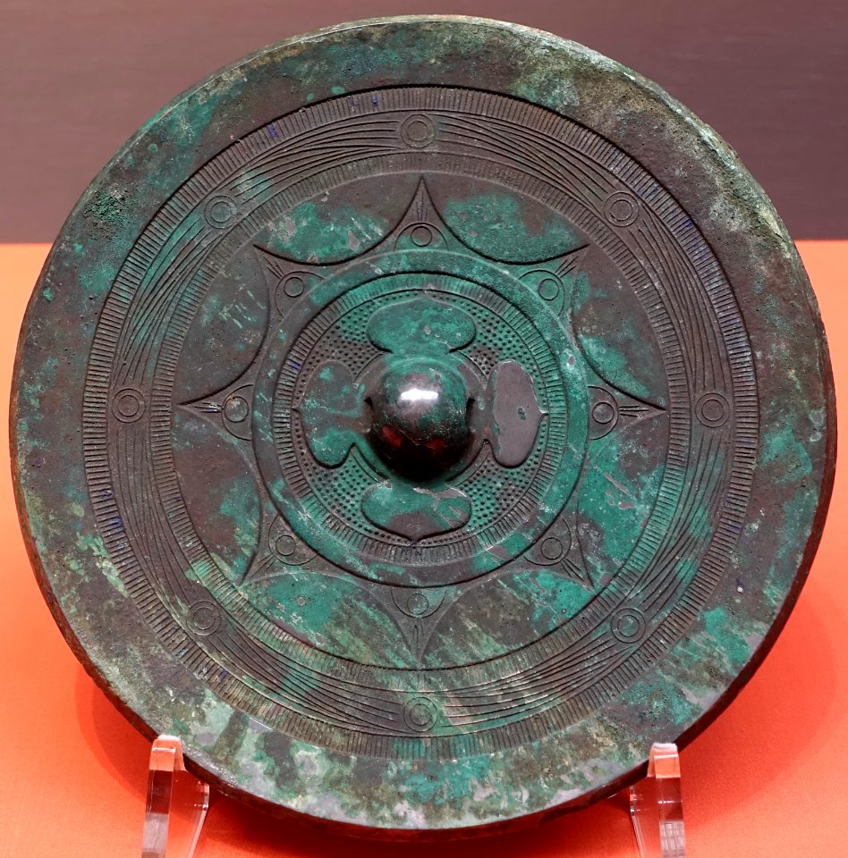 Mirror with interconnected arc design, excavated from Shorinzan Tumulus, Iwata-shi, Shizuoka, Japan, Kofun period, 300s AD, bronze - Tokyo National Museum - Tokyo, Japan - DSC09303