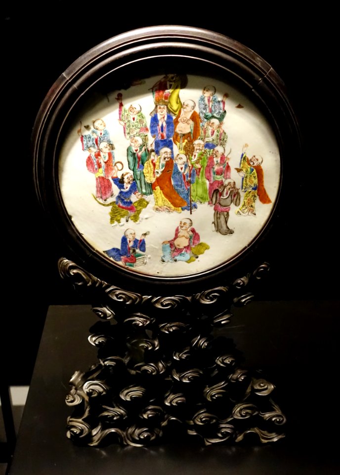 Mirror stand with 18 luohans, China, Qing dynasty, Daoguang period, 1821-1850, wood and polychrome porcelain - Museu do Oriente - Lisbon, Portugal - DSC06957