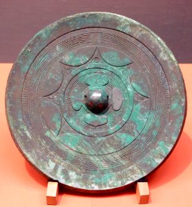 Mirror from Shorinzan Tumulus, Iwata-shi, Shizuoka, Kofun period, 4th century, bronze with interconnected arcs design - Tokyo National Museum - DSC05641