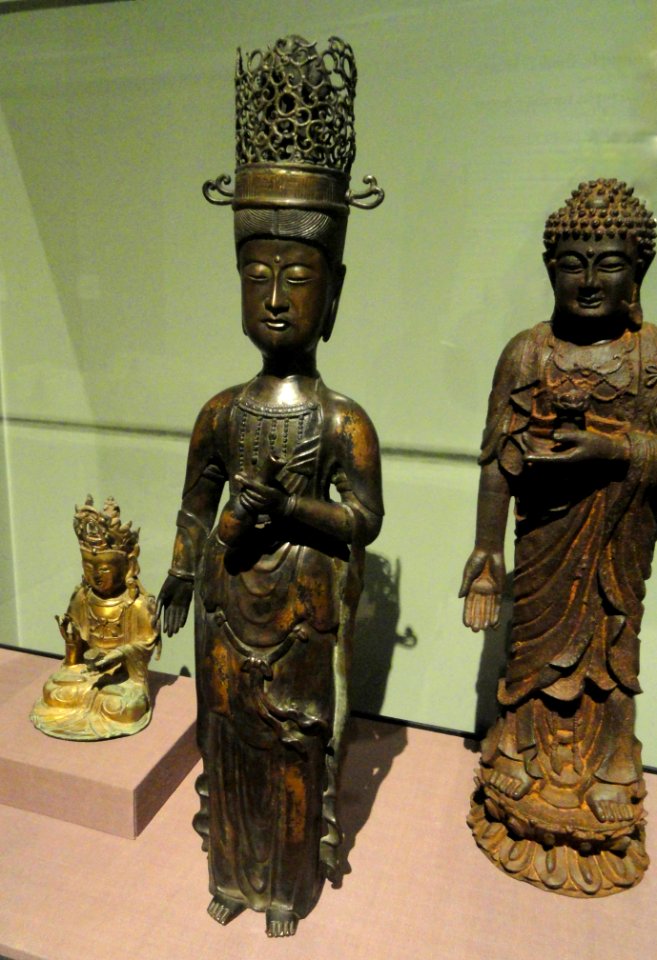 Miruk Bosal (Maitreya Bodhisattva), center, Korea, 17th century AD, gilt bronze - San Diego Museum of Art - DSC06558