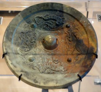 Mirror with tigers and dragon, China, Eastern Han dynasty, 25-220 AD, bronze - Royal Ontario Museum - DSC04013