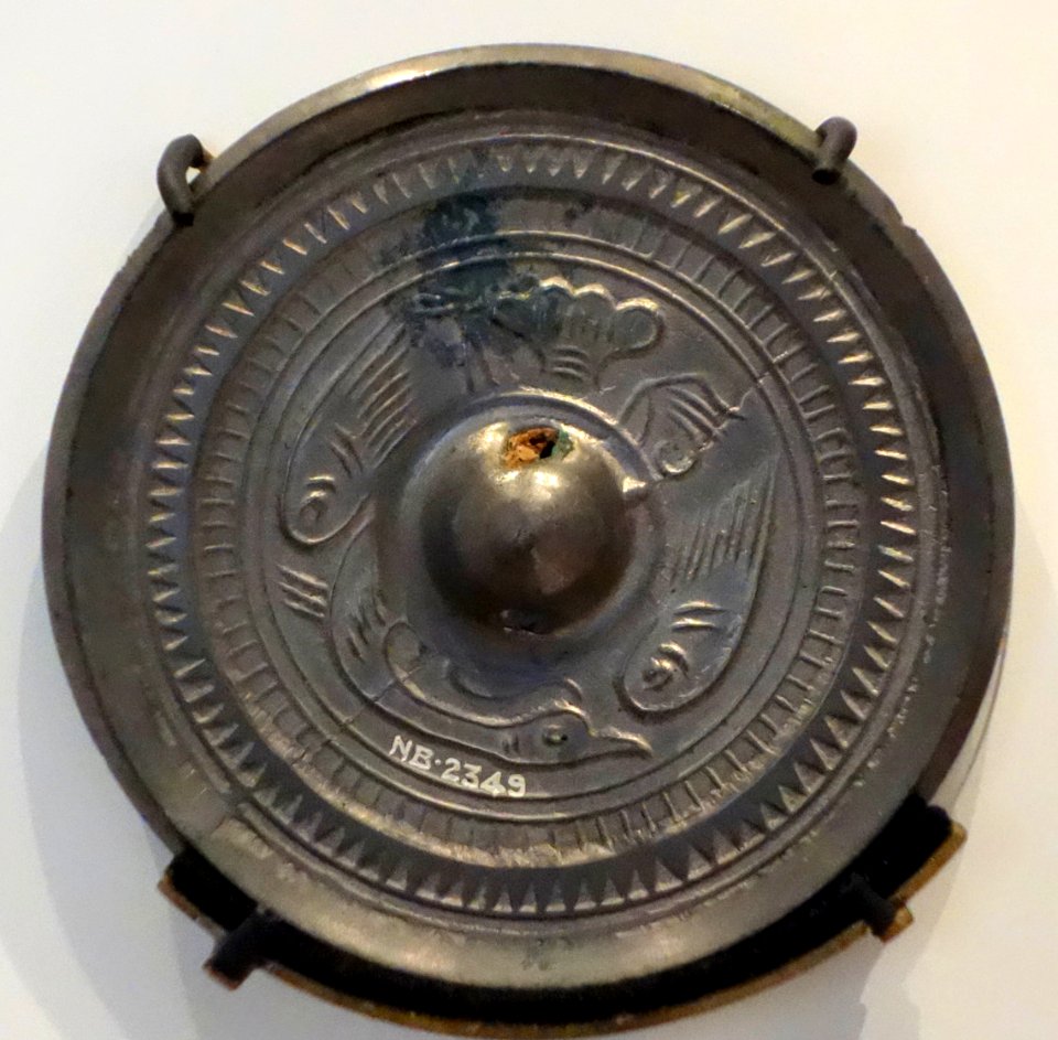 Mirror with bird motif, China, Jin dynasty, 4th century AD, bronze - Royal Ontario Museum - DSC04169