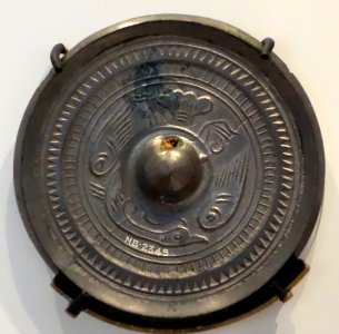 Mirror with bird motif, China, Jin dynasty, 4th century AD, bronze - Royal Ontario Museum - DSC04169