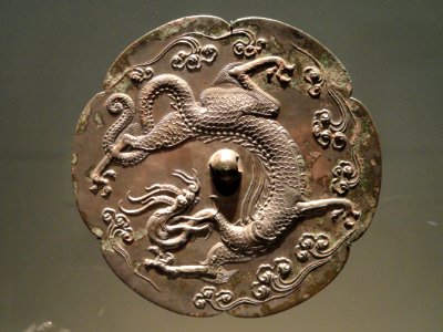 Mirror, lobed with a dragon and clouds, Tang dynasty, 7th-th century AD - Freer Gallery of Art - DSC05636