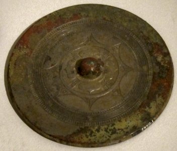 Mirror with continuous arc design, Eastern Han dynasty, bronze, Honolulu Museum of Art, II