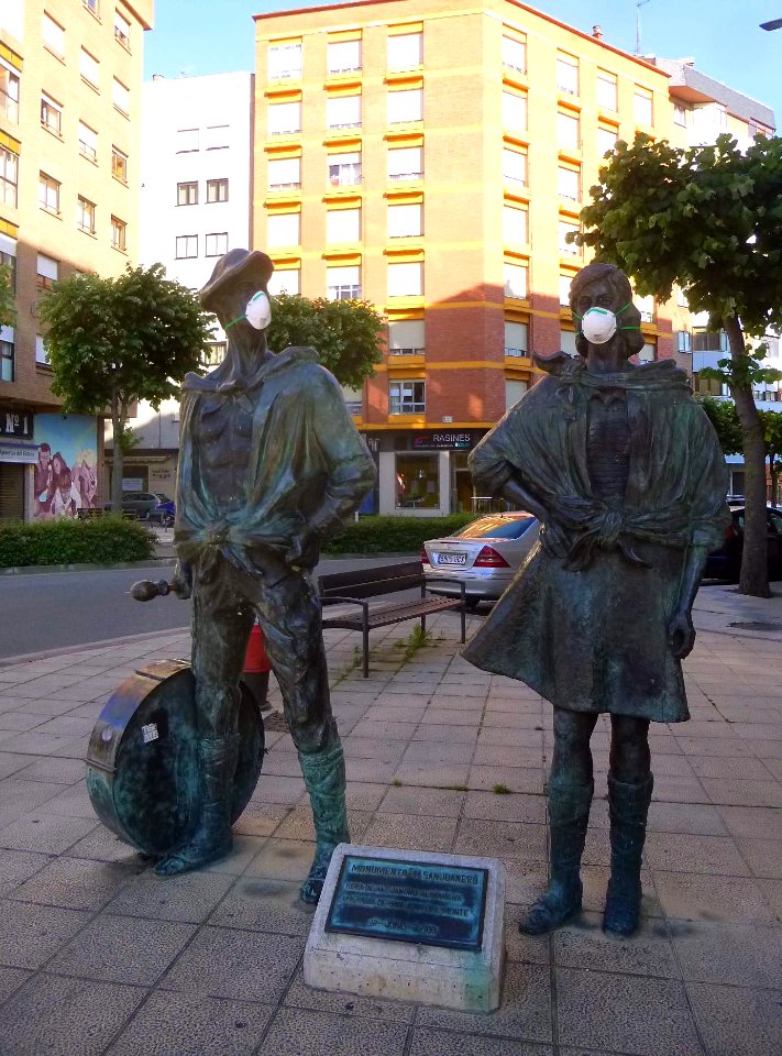 Miranda de Ebro - Sanjuaneros con mascarillas por COVID-19