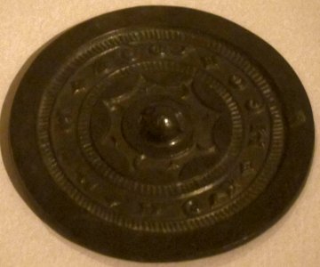 Mirror with continuous arc design, Western Han dynasty, bronze, Honolulu Museum of Art, III