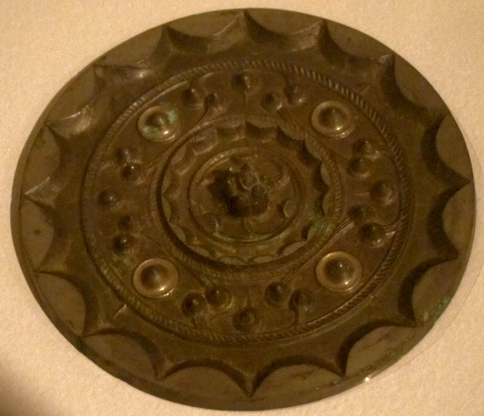 Mirror with continuous arc design, Western Han dynasty, bronze, Honolulu Museum of Art, I