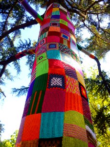 Miranda de Ebro - Yarn bombing en el Parque Antonio Machado 06