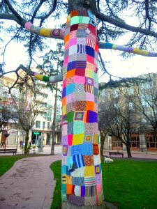 Miranda de Ebro - Yarn bombing en el Parque Antonio Machado 12